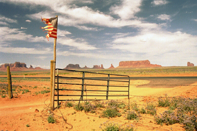 USA Fahne vor Monument Valley 1-1